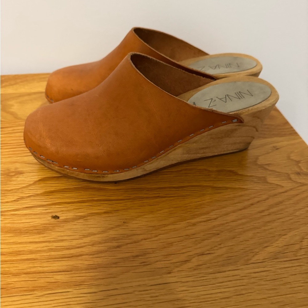 Nina Z New York Swedish Clogs
